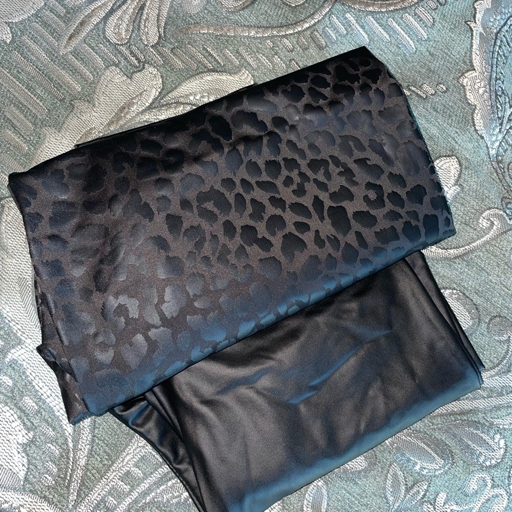 2 pair of leather pants / legging type